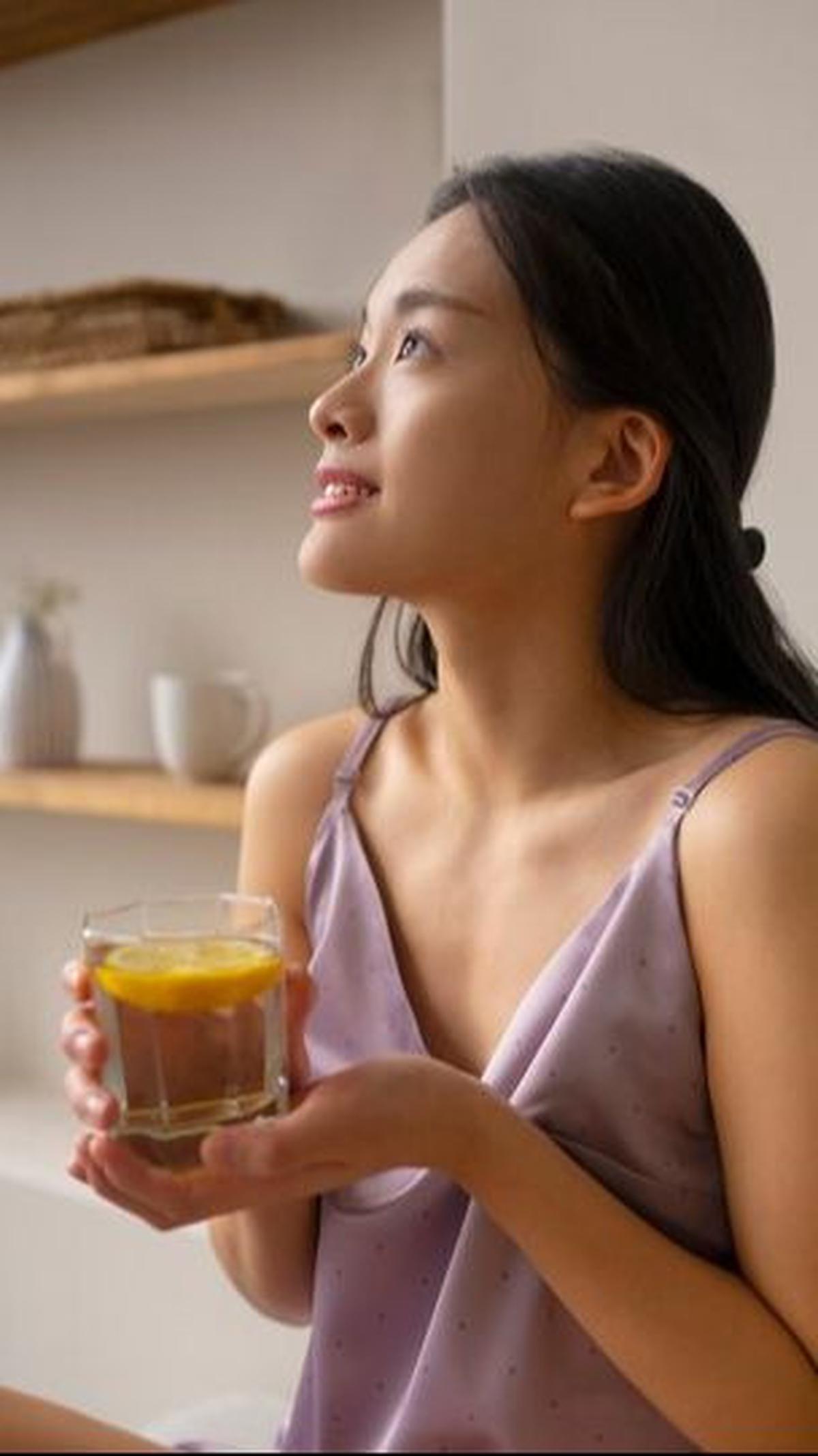 Rutin mengonsumsi jamu buatan sendiri tidak hanya memberikan kesegaran untuk tubuh. Tapi juga bisa menjaga stamina serta menjaga daya tahan tubuh. Selamat mencoba di rumah.