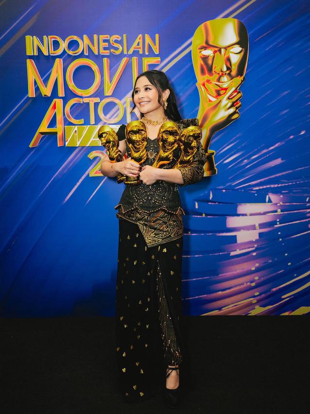 Sabet 4 Piala, Ini 7 Momen Prilly Latuconsina di IMA Awards 2023 yang Memukau