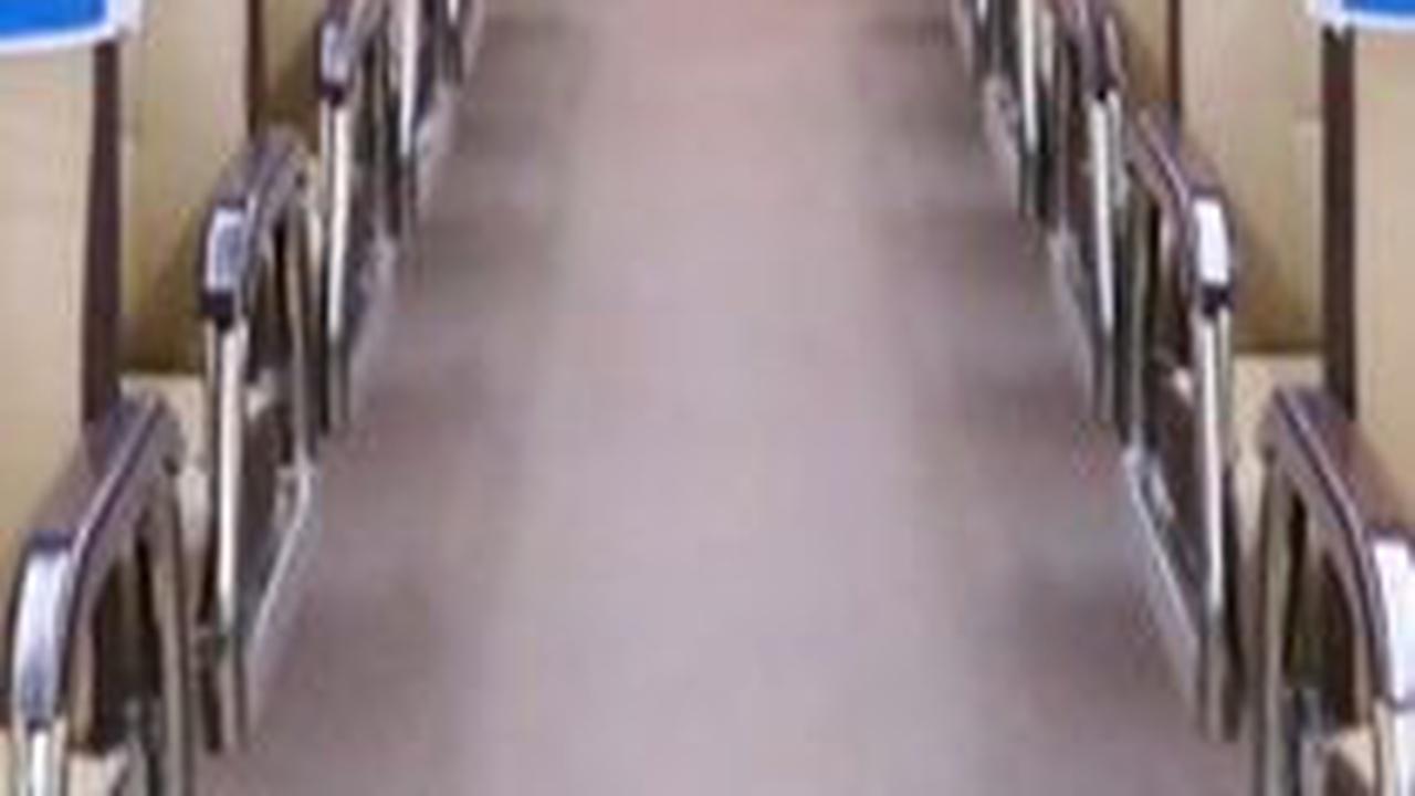 Pemandangan para Bocah SD Salat Berjamaah Penuhi Satu Gerbong Kereta Api yang Sedang Berjalan, Bikin Hati Adem