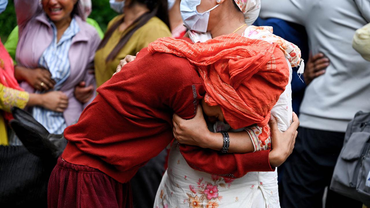 Jenazah Korban Banjir Nepal Mulai Dikremasi dan Dimakamkan Massal