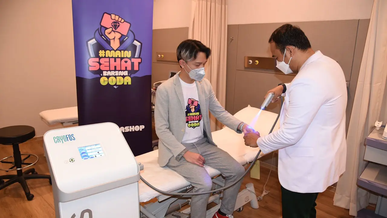 Profesional e-Sport Talent Lius Andre, Sport saat menjalani latihan di Medicine Injury & Recovery Center di RS Pondok Indah Bintaro