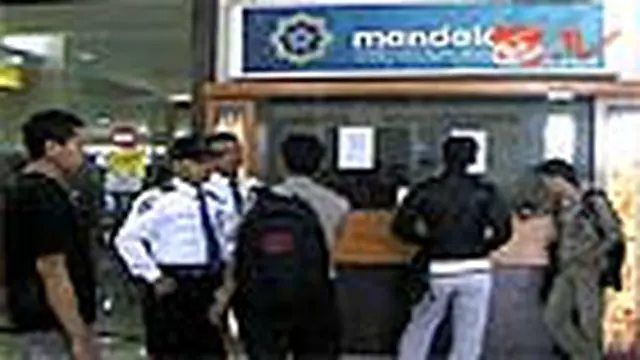 Calon Penumpang Mandala di Semarang Marah