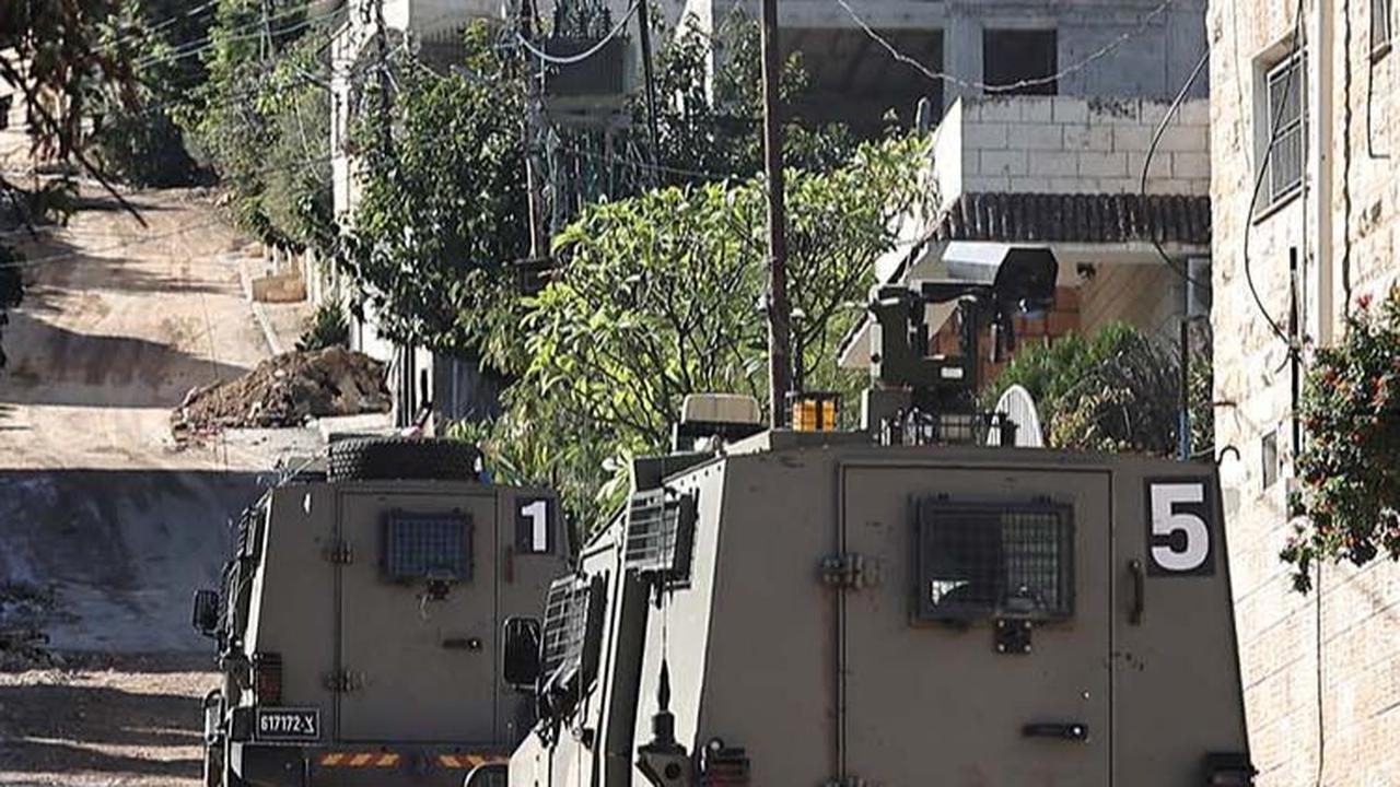 Selain itu, puluhan warga Palestina juga ditangkap dalam penyerbuan tersebut.