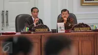 Presiden Jokowi didampingi Wapres Jusuf Kalla memimpin Sidang Kabinet Paripurna di Istana Kepresidenan, Jakarta,(2/11/2015). Sidang membahas APBN 2016, Persiapan Pilkada Serentak, dan Paket Kebijakan Ekonomi VI. (Liputam6.com/Faizal Fanani)