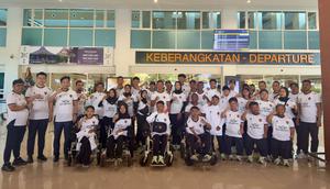 Tim Asian Youth Para Games 2025 bersama NPC dan PT Chery Sales Indonesia di Bandar Udara Adi Soemarmo, Boyolali, Sabtu (6-12-2025) jelang keberangkatan ke Dubai. (Bola.com/Aning Jati)