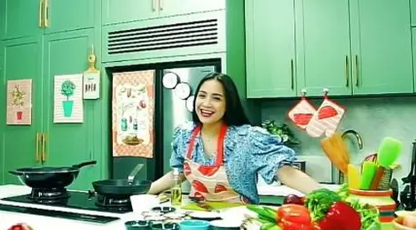 Ternyata Jago Masak Nagita Slavina Besut Acara Dapur Sosialita Entertainment Fimela Com