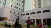 Pemprov DKI merelokasi warga Kampung Pulo ke rumah susun sewa (Rusunawa) di Jalan Jatinegara Barat, Jakarta Timur.