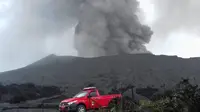 Pemandangan Gunung Bromo saat erupsi (Dok.Instagram/@bpbdjatim/https://www.instagram.com/p/BvL-N6kA5Dg/Komarudin)