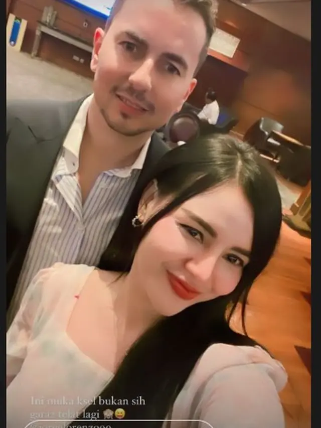 Novi Rizkiyanti bersama legenda MotoGP Jorge Lorenzo (https://www.instagram.com/stories/novirizkiyanti/2988669027565205865/)