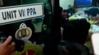 Dari 12 orang saksi, enam di antaranya dari pihak teman korban dan enam lainnya dari kalangan PNS Pemkot Jakarta Pusat.