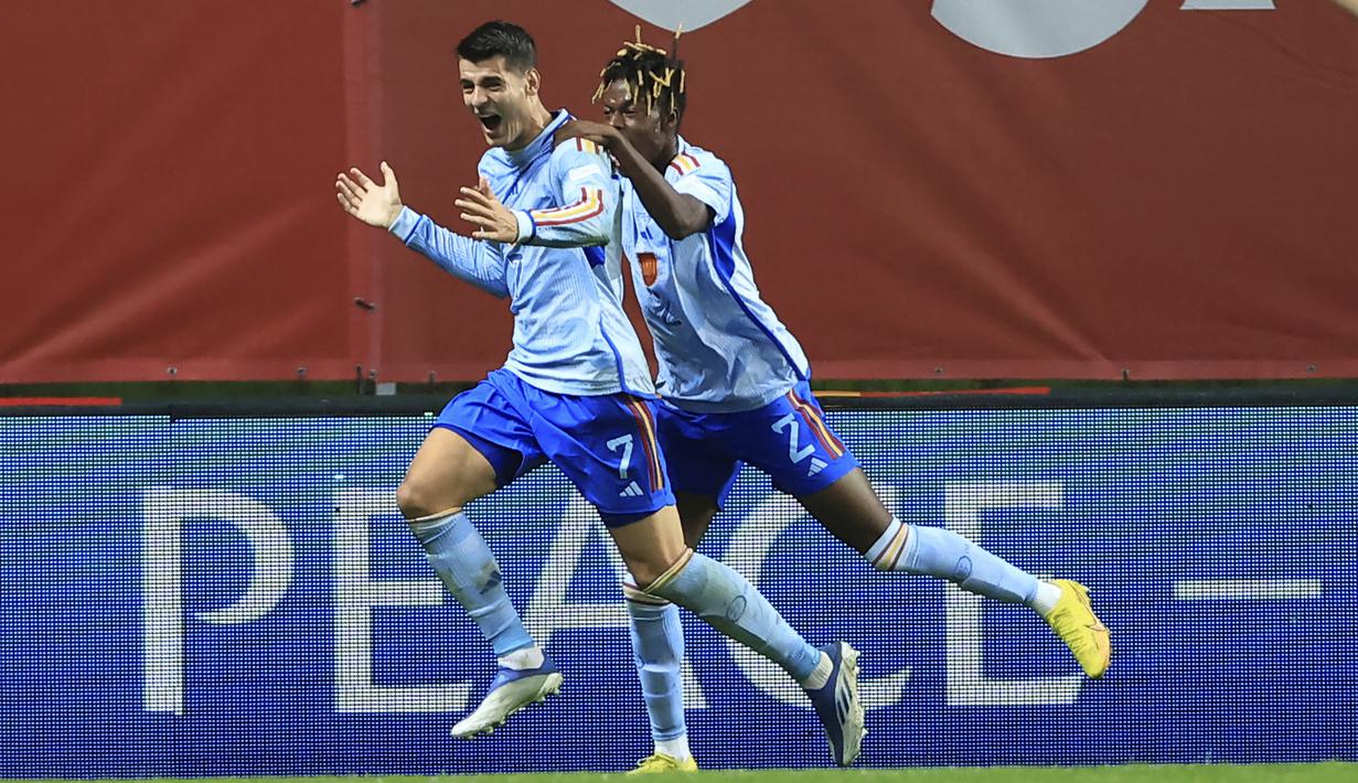 Spanyol justru mampu mencetak gol menjelang akhir pertandingan di menit ke-88. Alvaro Morata yang lepas dari kawalan pemain belakang Portugal berhasil menyambar umpan sundulan Nico Williams dengan sepakan jarak dekat yang tidak mampu diantisipasi kiper Diego Cista. (AP/Rui Vieira)