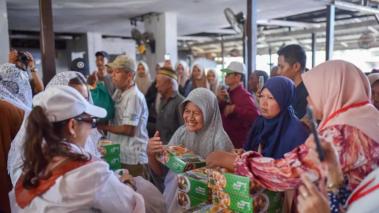 Yayasan Srikandi Merah Putih menyalurkan bantuan pangan, obat obatan, serta 5.000 kit kebersihan menstruasi kepada masyarakat terdampak bencana di Aceh Tamiang (Istimewa)