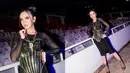 Lyodra Ginting tampil maksimal saat hadir sebagai special guest di konser Dewa 19. Ia tampil bergaya rock and roll mengenakan corset dress dan riasan smokey eye. [Instagram/lyodraginting]