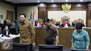 Gubernur DKI Jakarta Basuki T Purnama bersiap mengikuti persidangan di Pengadilan Tipikor, Jakarta, Senin (25/7). Ahok menjadi saksi terkait kasus suap proyek reklamasi. (Liputan6.com/Immanuel Antonius)