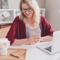 Ilustrasi Model Rambut (Photo by Paige Cody on Unsplash)