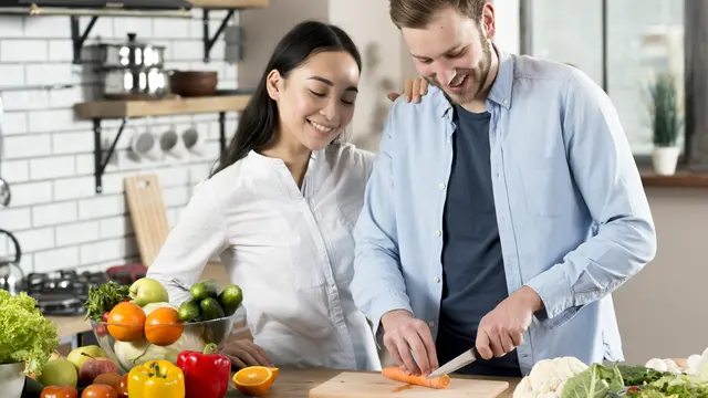 5 Zodiak yang Jadi Pasangan Idaman karena Pintar Memasak - 4