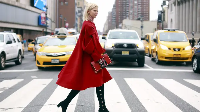 [Bintang] Kata Astrologer: 4 Zodiak Ini Punya Fashion yang Oke Banget!