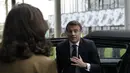 Rabu malam, Macron dijadwalkan untuk mengadakan pembicaraan dengan Perdana Menteri Mark Rutte dan mengunjungi pameran lukisan karya master Belanda Johannes Vermeer yang terjual habis di Rijksmuseum Amsterdam. (AP Photo/Peter Dejong)