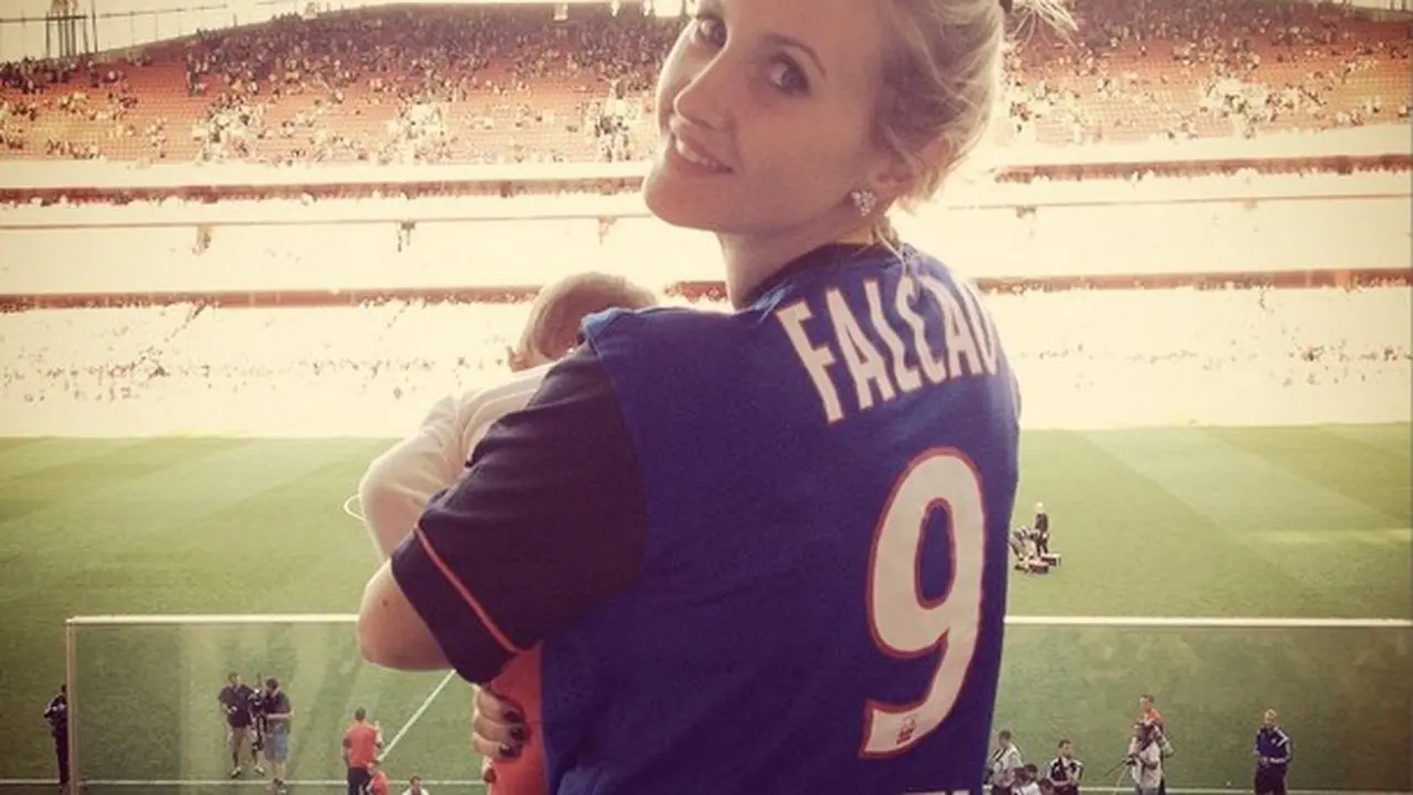 Isteri Radamel Falcao Lorelei Taron Manchester United