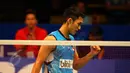 Pebulutangkis Indonesia Christie Jonatan saat berhadapan dengan pebulutangkis Thailand Boonsak Ponsana dalam turnamen BCA Indonesia Open Superseries Premier 2015, Jakarta, Selasa (2/6/2015). Jonatan menang 22-20, 21-17. (Liputan6.com/Andrian M Tunay)