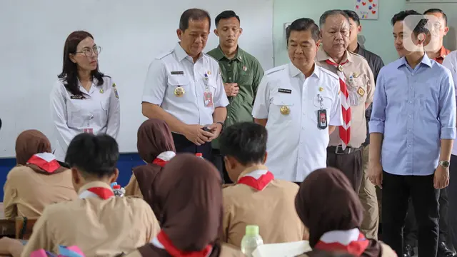 Wapres Gibran Rakabuming Raka Tinjau Langsung Uji Coba Program Makan Bergizi Gratis di SMPN 270 Jakarta
