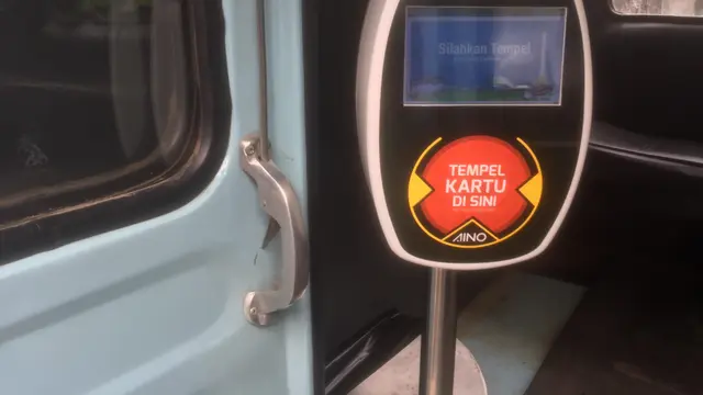 Alat untuk menempelkan kartu OK Otrip
