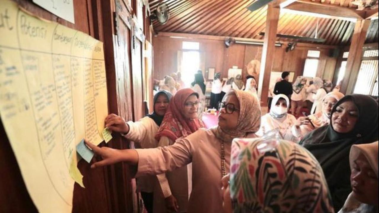 Rasa pedulinya terhadap pendidikan khususnya pendidikan orang tua dan Anak Usia Dini (PAUD) membuat Fery mendirikan Komunitas Rumah Pencerah (KRP) di tahun 2014.
