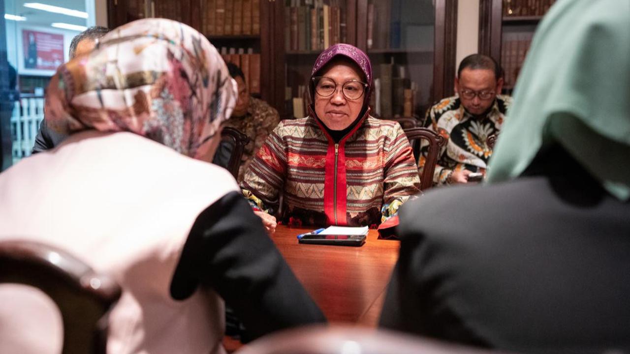 Risma Temui Jokowi Usai Daftar Pilgub Jatim 2024, Mundur dari Mensos?