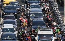 FOTO: Pemprov DKI Resmi Naikkan Tarif Progresif Pajak Kendaraan Bermotor 0,5 Persen