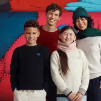 KAWS adalah seorang seniman asal New York yang kini resmi bergabung sebagai Artist in Residence pertama UNIQLO. [Dok/UNIQLO]