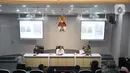 Layar monitor menampilkan kronologi peristiwa tangkap tangan terduga pelaku tindak pidana korupsi terkait penerimaan atau janji dalam pengurusan sengketa lahan di Pengadilan Negeri Depok di gedung Merah Putih Komisi Pemberantasan Korupsi (KPK), Jakarta, Jumat (6/2/2026). (Liputan6.com/Helmi Fithriansyah)