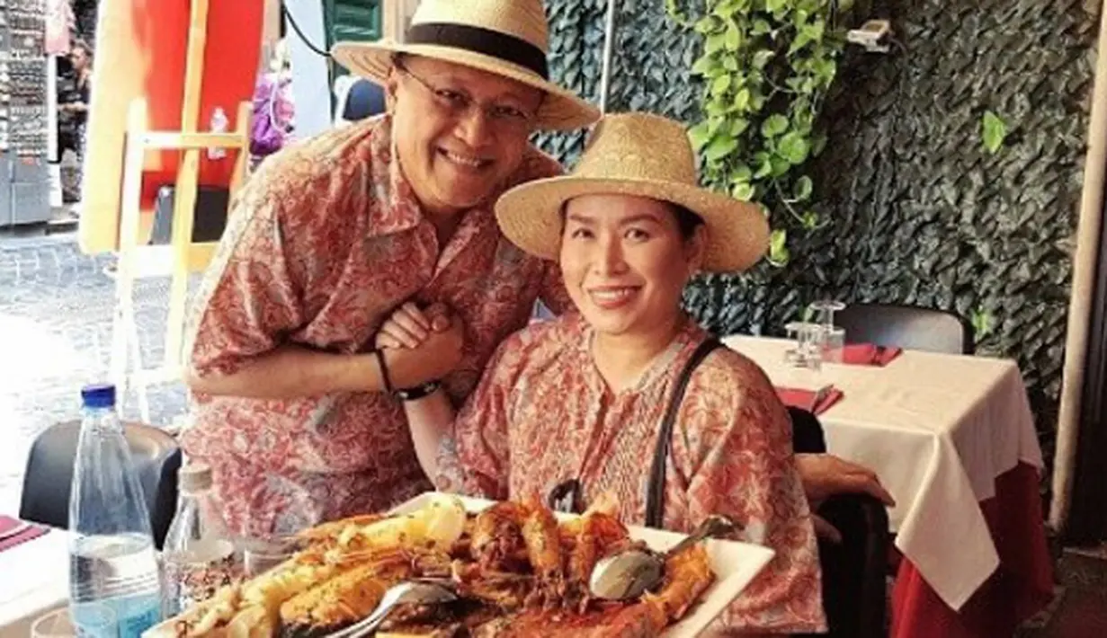 Dalam akun Instagram, Mario Teguh menikah dengan Linna pada 28 Januari 1995, di hotel Tugu Malang. Hal itu berbeda dengan berita yang beredar selama ini. (Instagram/marioteguh)