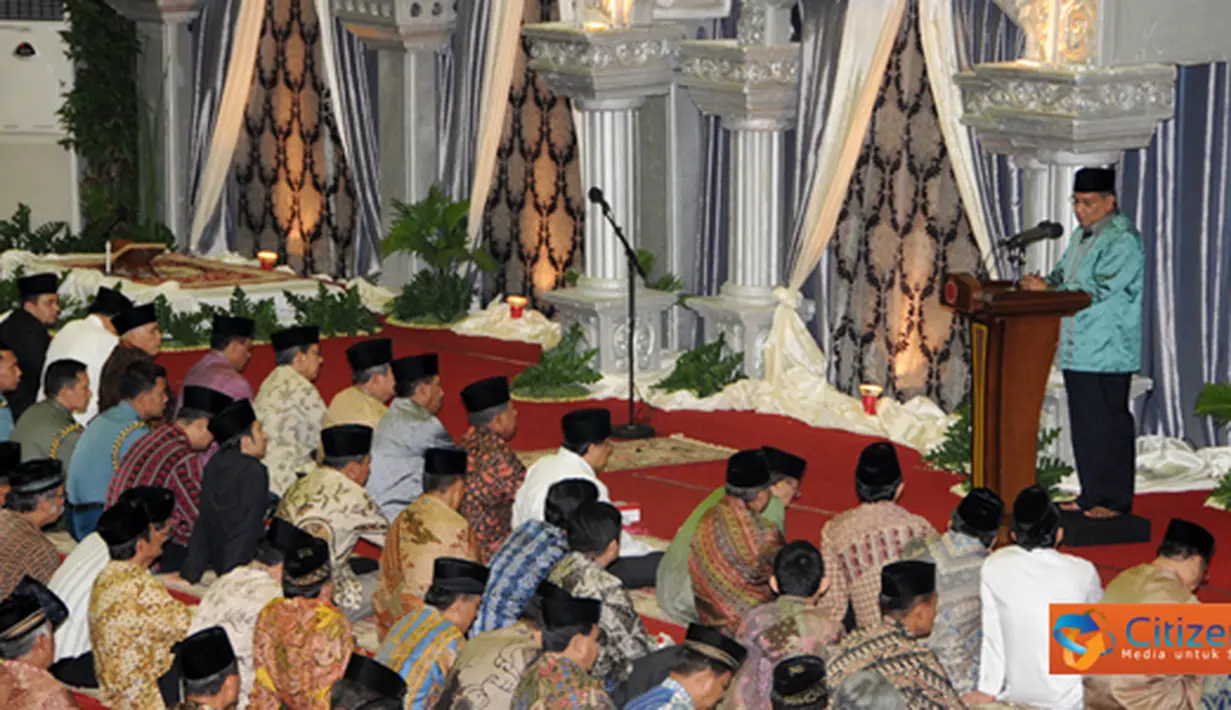 Citizen6, Cilangkap: Sebelum buka puasa bersama, Presiden yang didampingi oleh sejumlah Menteri Kabinet Indonesia Bersatu II mendengarkan ceramah rohani yang disampaikan oleh KH. Said Agil Siradj. (Pengirim: Badarudin Bakri)