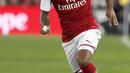 Striker Arsenal, Alexandre Lacazette, menggiring bola saat pertandingan melawan Western Sydney Wanderers pada laga persahabatan di ANZ Stadium, Sabtu (15/7/2017). Arsenal menang 3-1 atas Western Sydney Wanderers. (EPA/Daniel Munoz)