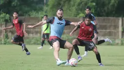 Bek senior Timnas Indonesia Jordi Amat resmi menjadi pemain Persija Jakarta. Sebelumnya, Amat bermain di Malaysia bersama Johor Darul Ta'zim. (Bola.com/M Iqbal Ichsan)