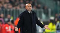 Pelatih Juventus Luciano Spalletti memberikan instruksi dalam pertandingan fase liga Liga Champions melawan Sporting CP di Turin, Italia, Rabu, 5 November 2025. (AP Photo/Antonio Calanni)