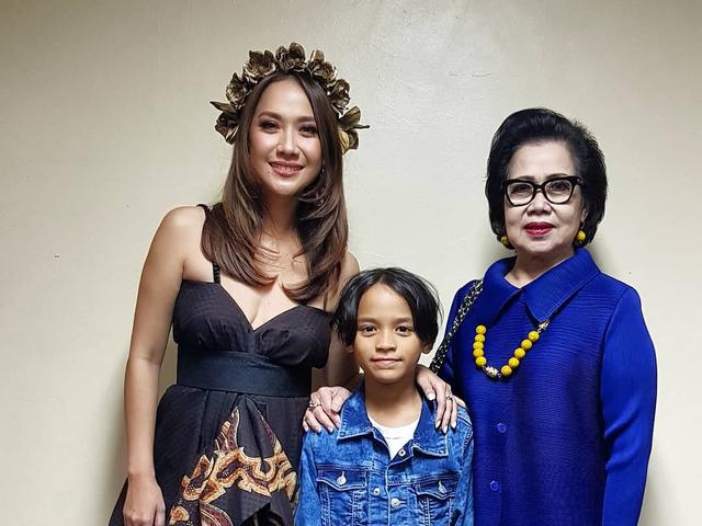 Jarang Tersorot Ini 6 Potret Emmy Syarif Ibunda Bunga Citra