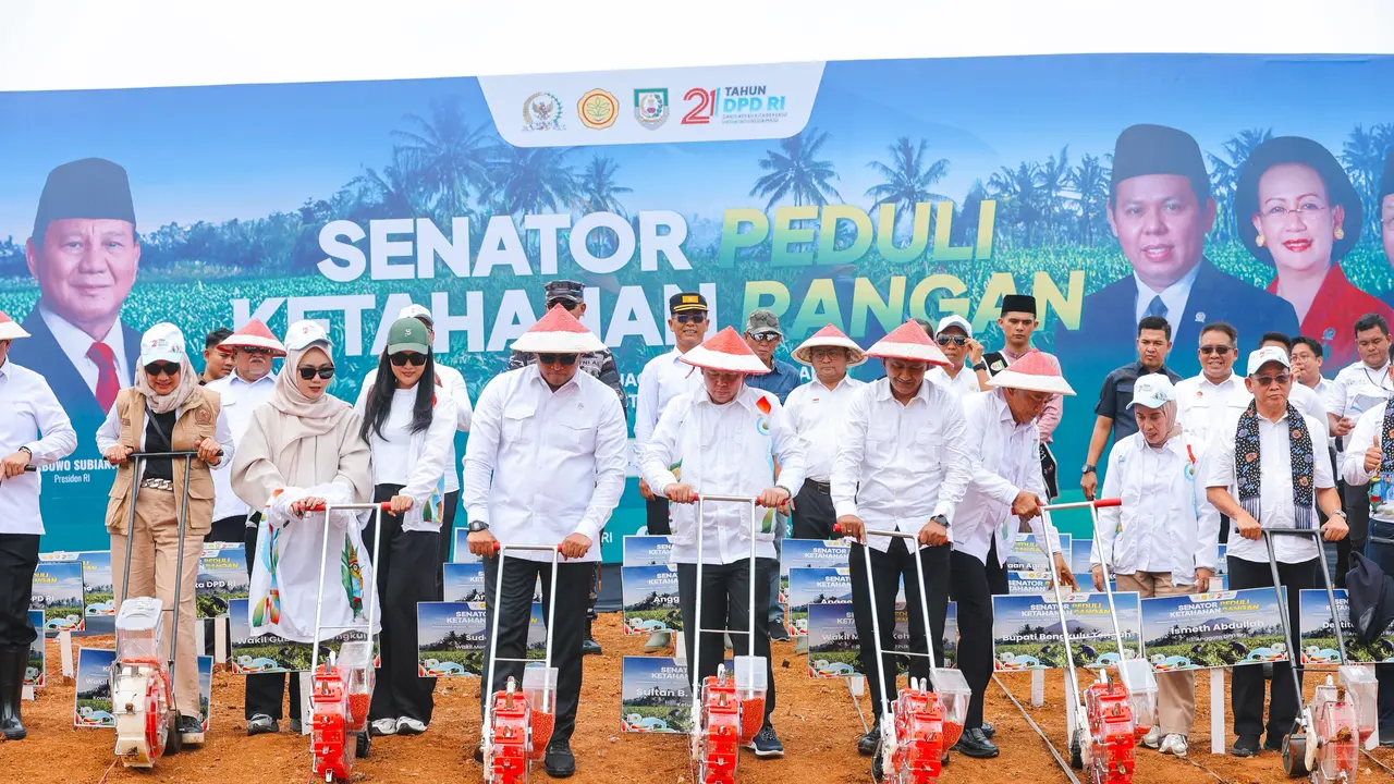 Ketua DPD RI Sultan Baktiar Najamudin memimpin peluncuran Program Senator Peduli Ketahanan Pangan di Desa Talang Aling Kabupaten Bengkulu Tengah, Provinsi Bengkulu, Sabtu (27/9) (Istimewa)