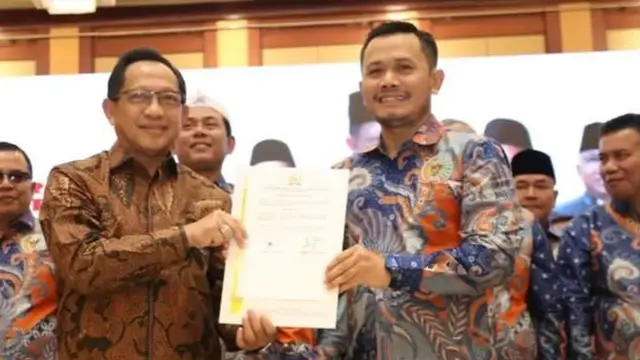 Ketua Umum Asosiasi DPRD Kabupaten Seluruh Indonesia (ADKASI) Siswanto bersama Mendagri Tito Karnavian. (Istimewa)