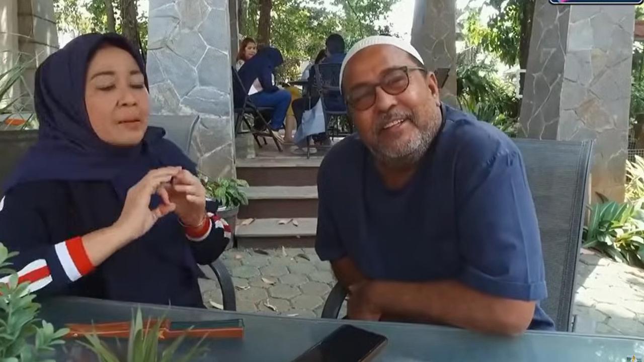 Potret Rano Karno dan Istrinya, Dewi Indriati