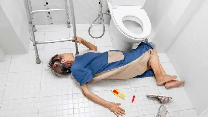 Risiko Cedera Jatuh di Kamar Mandi Berakibat Fatal