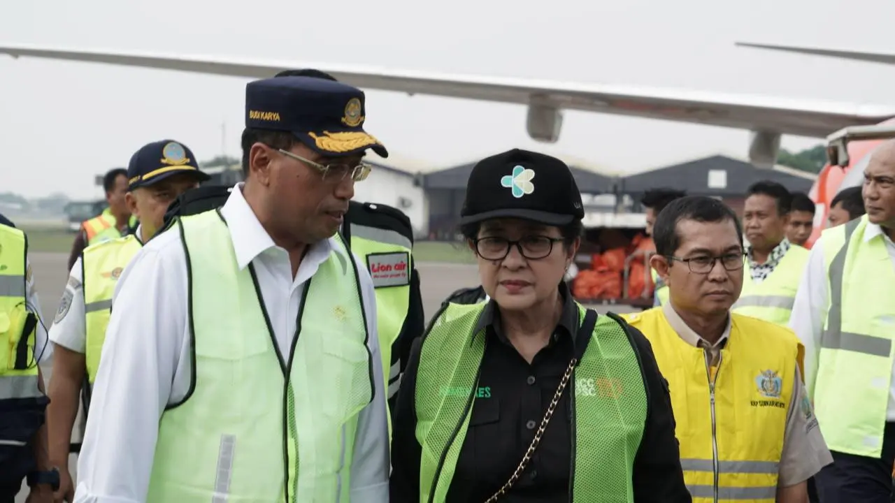 Menteri Kesehatan RI Nila Moeloek meninjau persiapan mudik bersama Menteri Perhubungan Budi Karya (Foto: Dok Kemenkes RI)