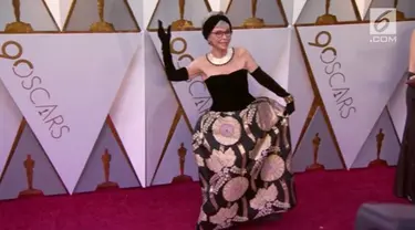 Oscar 2018 dimeriahkan kehadiran Rita Moreno yang memakai gaun yang sama ia pakai apda 1962.