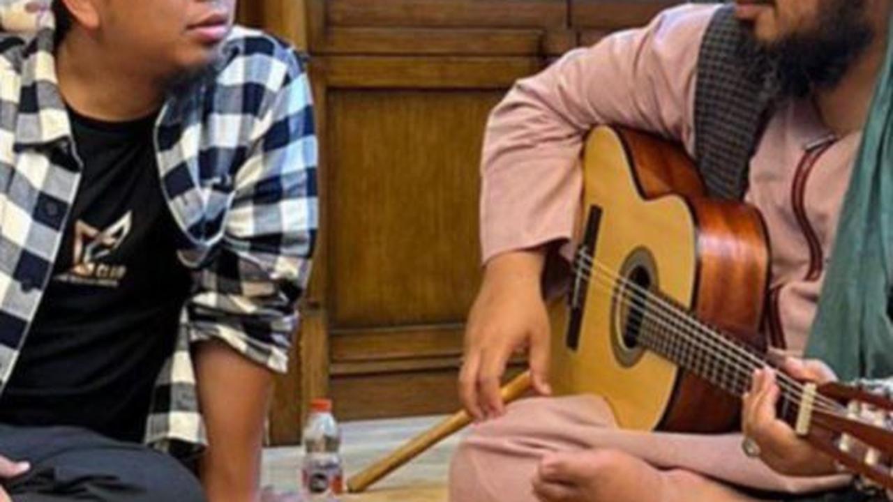 <b>Tak Tinggalkan Musik</b>
