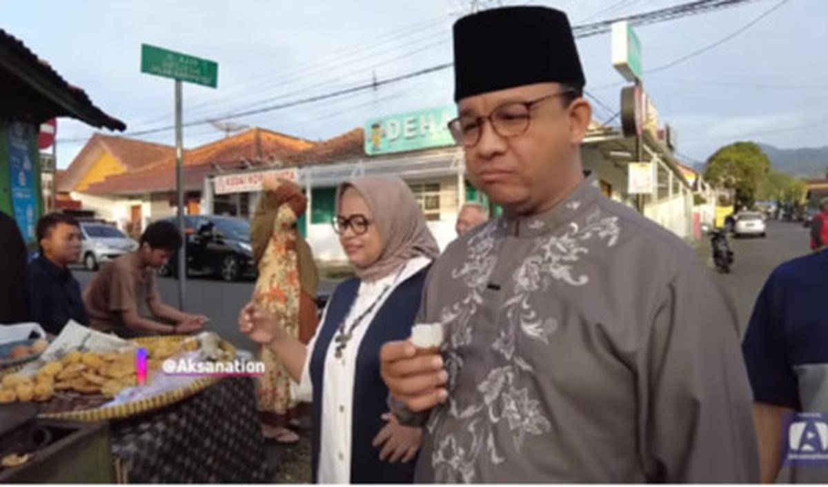 "Kenapa serabi, pak?" tanya sang perekam video.