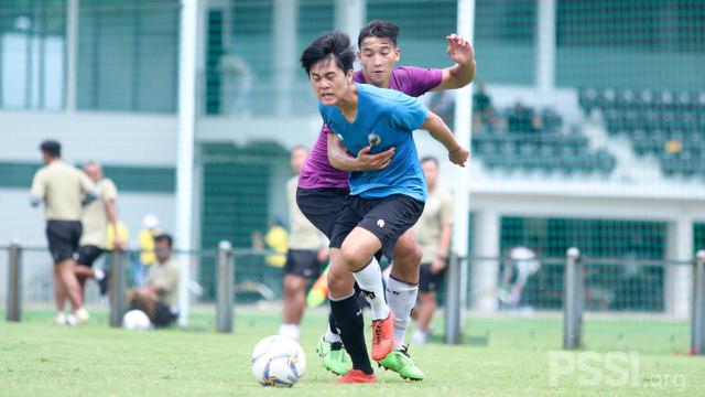 Dua pemain Timnas Indonesia U-19, Rendy Juliansyah dan Jack Brown.