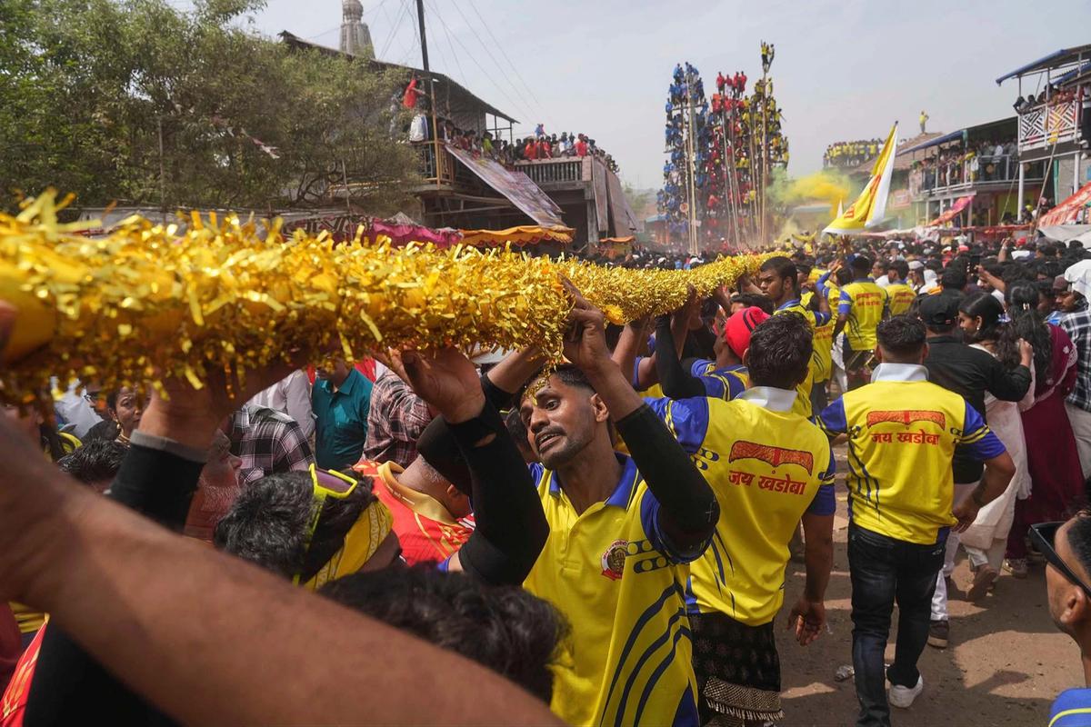 FOTO:  Ujian Nyali Ketinggian  Dalam Tradisi Devkathis