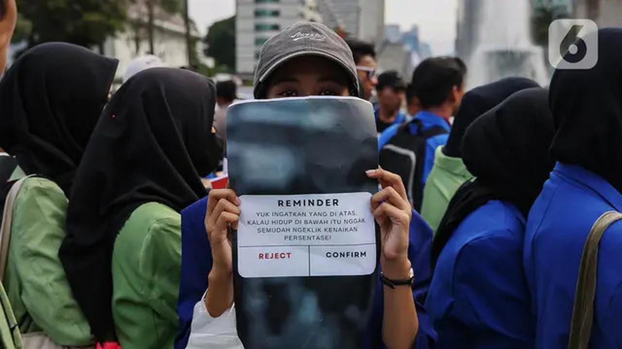 Tolak Penerapan PPN 12 Persen, BEM SI Kerakyatan Berunjuk Rasa di Kawasan Patung Kuda Jakarta