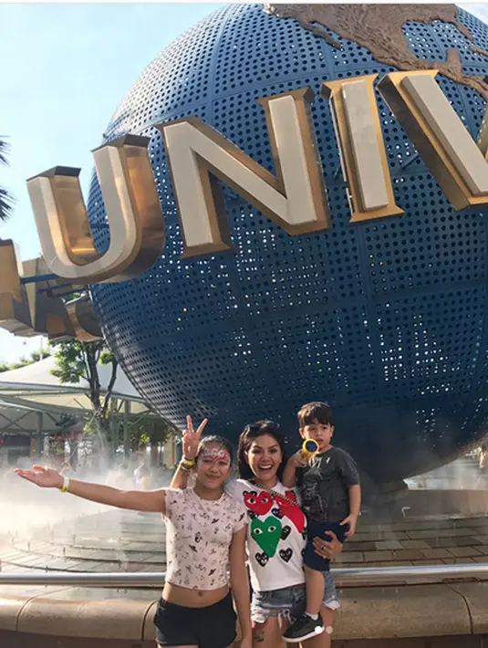 Niki mengaku putri sulungnya, Laura Meizani Nasseru Asry berusia 10 tahun menyisihkan uang jajan. Sebagai ibu, Niki bangga lantaran melihat putrinya yang telah memiliki niat untuk berkurban di hari raya Idul Adha. (Instagram/nikitamirzanimawardi_17)