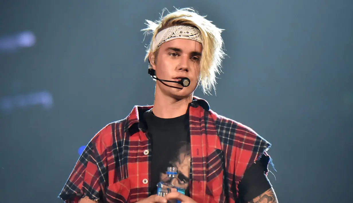Justin Bieber memang meniti karier di Amerika, namun ternyata dia berasal dari Kanada dan tak berniat mengganti kewarganegaraannya meski tinggal di Los Angeles. (Time Magazine)